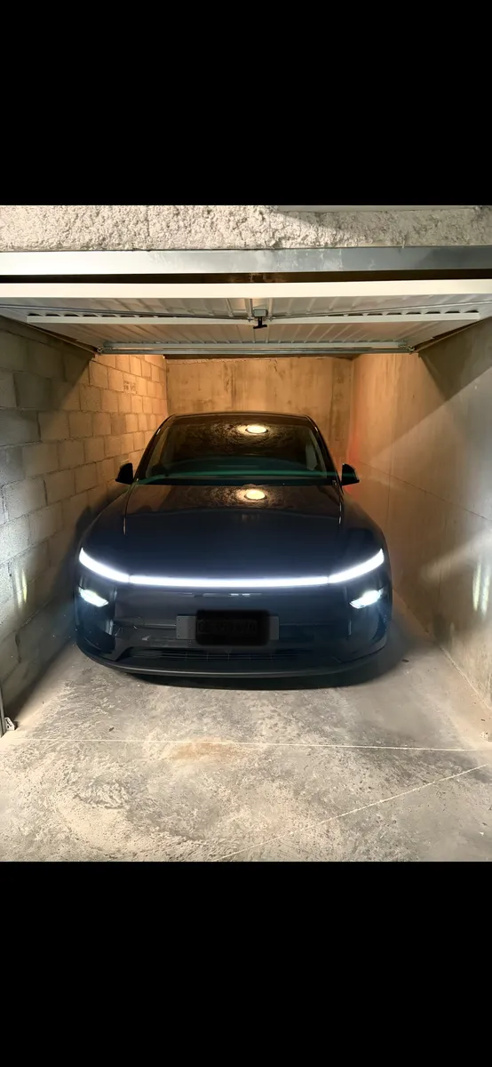 Garage/box fermé avec prise électrique renforcée à Ferney-Voltaire - Photo 1