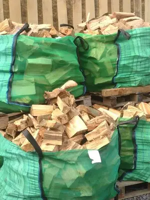 Bois de chauffage 25 cm et palettes 33 cm, stères mélangés