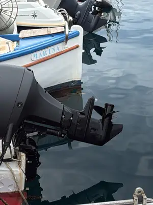 Bateau à moteur - Miniature 2