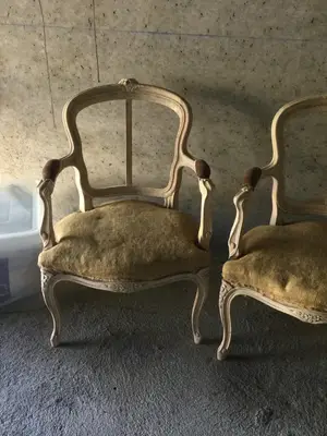 2 fauteuils bois poncé à restaurer + fournitures tapisserie