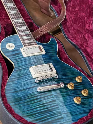Gibson Custom Shop Les Paul 2009, finition Paon Figuré, manche en C, 22 frettes