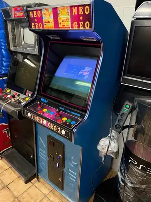 Borne d’arcade SNK Neo Geo authentique en très bon état, CRT révisé - Miniature 3