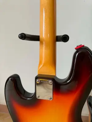 Fender Custom Shop Jazz Bass USA 3-Color Sunburst, numéro R62349, avec étui - Miniature 4