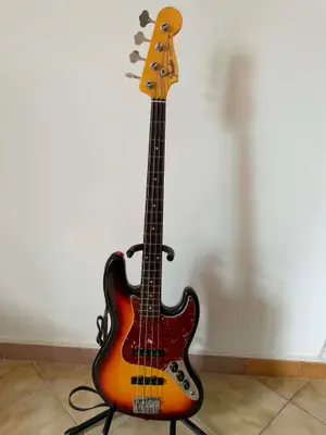 Fender Custom Shop Jazz Bass USA 3-Color Sunburst, numéro R62349, avec étui