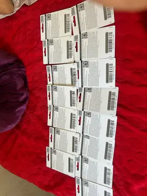 Cartes Roblox neuves de 20 € chacune, jamais utilisées - Miniature 2