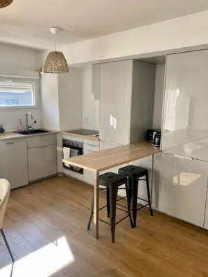 T2 meublé de 40,89 m² avec balcon et parking à Neuville-sur-Saône - Miniature 2