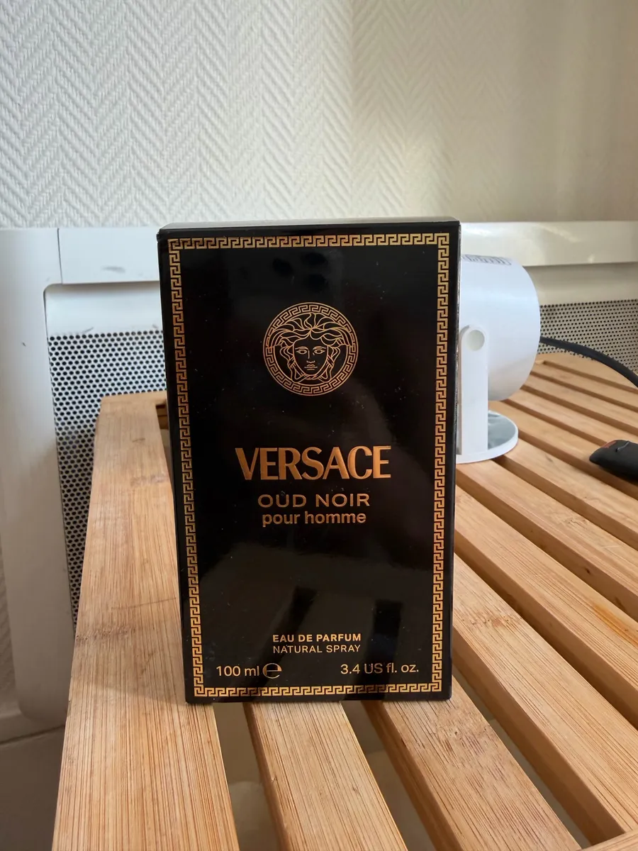 Versace Oud Noir Eau de Parfum Homme 100ml - Photo 1