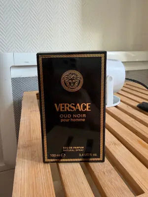 Versace Oud Noir Eau de Parfum Homme 100ml