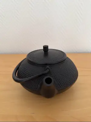 Théière japonaise en fonte noire Tetsubin Arare - Miniature 4