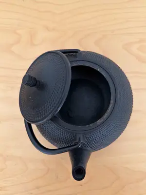 Théière japonaise en fonte noire Tetsubin Arare - Miniature 3