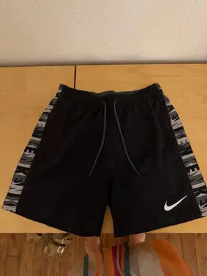 Short Nike homme noir taille XS