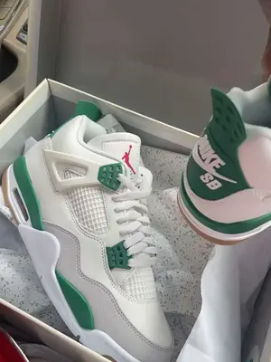 Sneakers Jordan 4 blanc/vert taille 41 neuves avec boîte