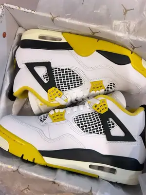 Jordan 4 Tour Yellow blanc, jaune et noir avec boîte, très bon état - Miniature 3