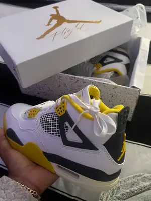Jordan 4 Tour Yellow blanc, jaune et noir avec boîte, très bon état - Miniature 2