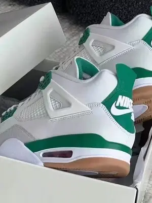 Sneakers Jordan 4 blanc/vert taille 41 neuves avec boîte - Miniature 2