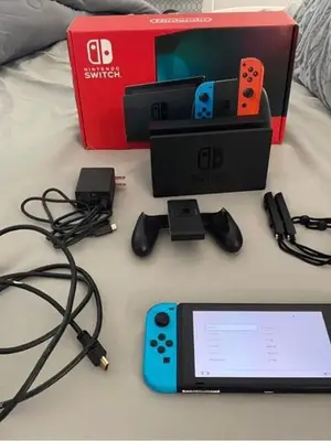 Nintendo Switch OLED blanche en bon état avec Joy-Con, dock et boîte
