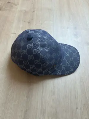 Modèle Gucci Dubai bleu, très peu porté, en très bon état - Miniature 4