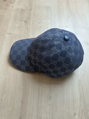 Modèle Gucci Dubai bleu, très peu porté, en très bon état - Miniature 2
