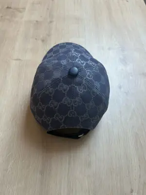 Modèle Gucci Dubai bleu, très peu porté, en très bon état - Miniature 3