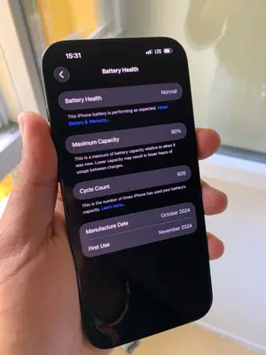 iPhone 16 Pro Max 256 Go en excellent état, boîte d’origine, premier propriétaire - Miniature 3