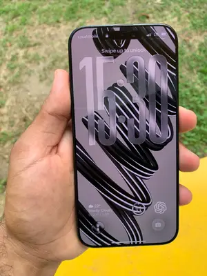 iPhone 16 Pro Max 256 Go en excellent état, boîte d’origine, premier propriétaire - Miniature 2