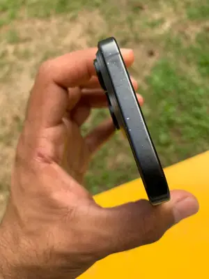 iPhone 16 Pro Max 256 Go en excellent état, boîte d’origine, premier propriétaire - Miniature 4