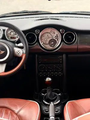 Mini Cooper Cabriolet 1.6 essence 2008 - 180 000 km - Miniature 3