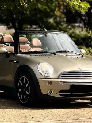 Mini Cooper Cabriolet 1.6 essence 2008 - 180 000 km - Miniature 2