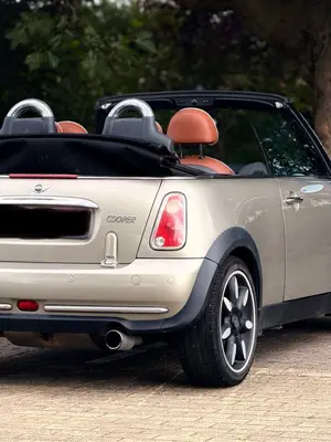 Mini Cooper Cabriolet 1.6 essence 2008 - 180 000 km - Miniature 4