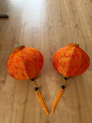 Lanternes vietnamiennes artisanales en soie et bambou, plusieurs tailles et couleurs