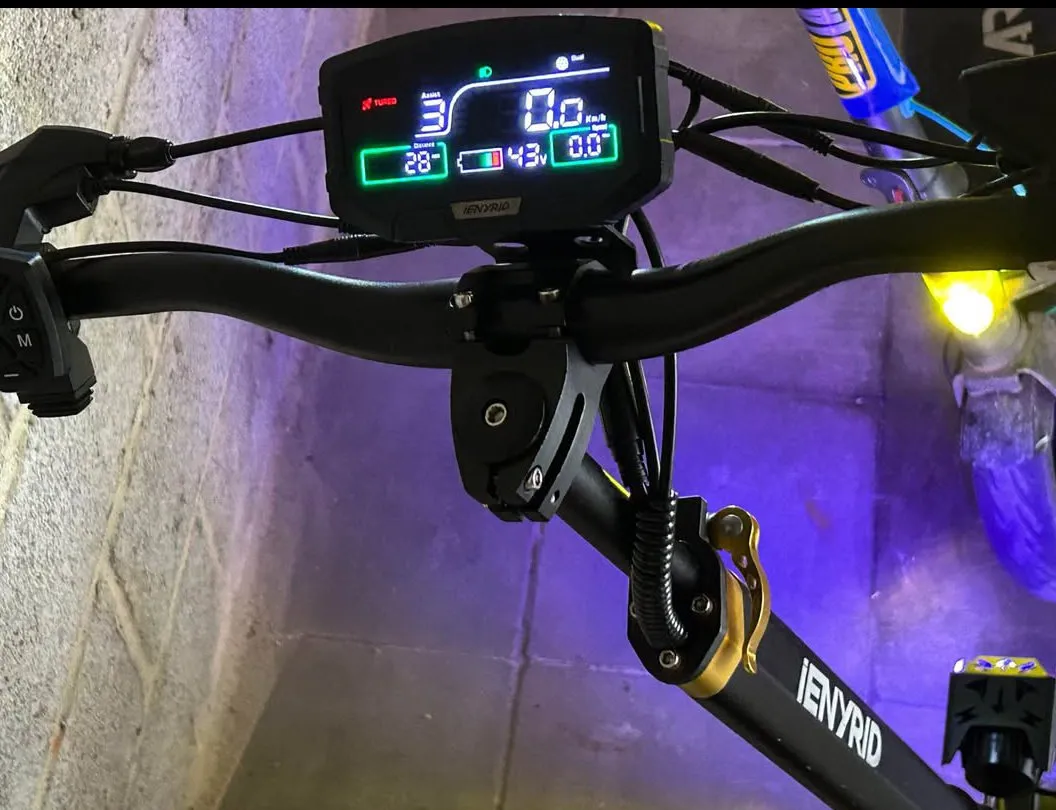 Trottinette électrique avec chargeur, tout fonctionne bien - Photo 1