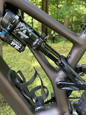 Vélo en bon état - Miniature 2