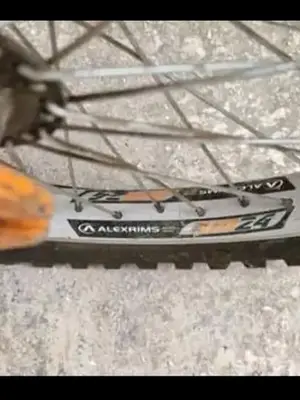 Vélo en excellent état - Miniature 4
