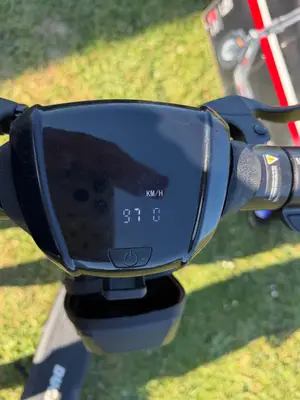 Trottinette électrique Ducati Pro 3 avec chargeur, clé et sacoche - Miniature 3