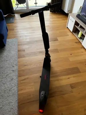 Trottinette électrique Ninebot en très bon état, 1 000 km environ - Miniature 2