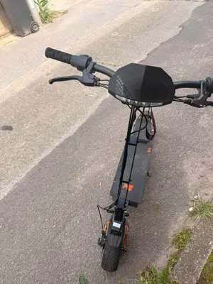 Trottinette Kukurin G4 en état comme neuf, 591 km, sans égratignure - Miniature 2