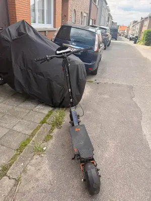 Trottinette Kukurin G4 en état comme neuf, 591 km, sans égratignure - Miniature 3