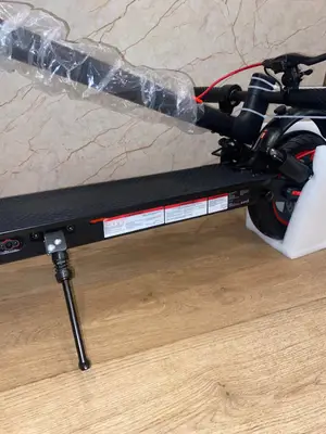 Trottinette électrique neuve 350 W, batterie 36 V 10,4 Ah, chargeur inclus - Miniature 3
