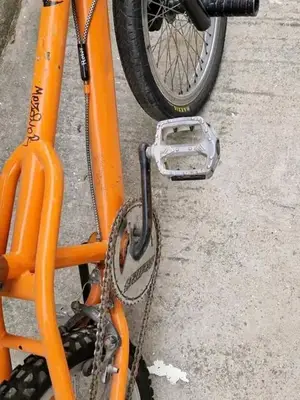Vélo en excellent état - Miniature 2