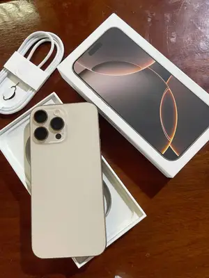 iPhone 16 Pro Max Titane Sable comme neuf avec boîte et câble d'origine