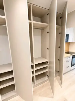 Maison a louer et à vendre.Logement avec 3 chambres, salon, cuisine, 3 douches et terrasse - Miniature 5