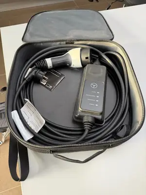 Chargeur Mercedes-Benz A000583080 neuf, jamais utilisé