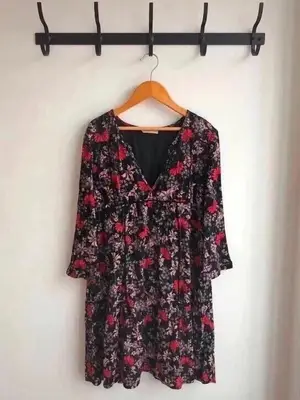 Robe Ba&sh Ève taille 36/S, coupe courte, manches 3/4 et imprimé fleuri ( négo, envoie=poste) - Miniature 4