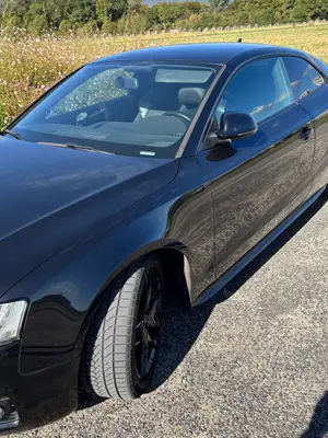 Audi A5 2008 en excellent état avec 8 jantes alu été/hiver - Miniature 4