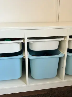 Meuble de rangement IKEA TROFAST avec structure et bacs