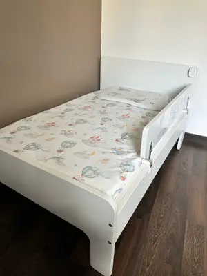 Lit enfant extensible IKEA avec matelas