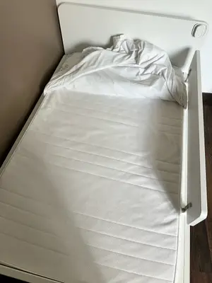 Lit enfant extensible IKEA avec matelas - Miniature 2