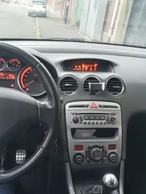 Peugeot 308 à vendre en très bon état - Miniature 3