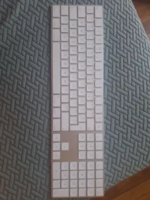 Clavier QWERTY en très bon état
