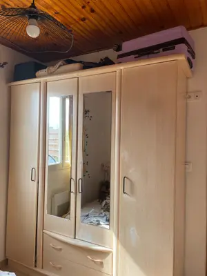 Armoire avec 3 étagères centrales, 2 penderies et 2 tiroirs, à poncer